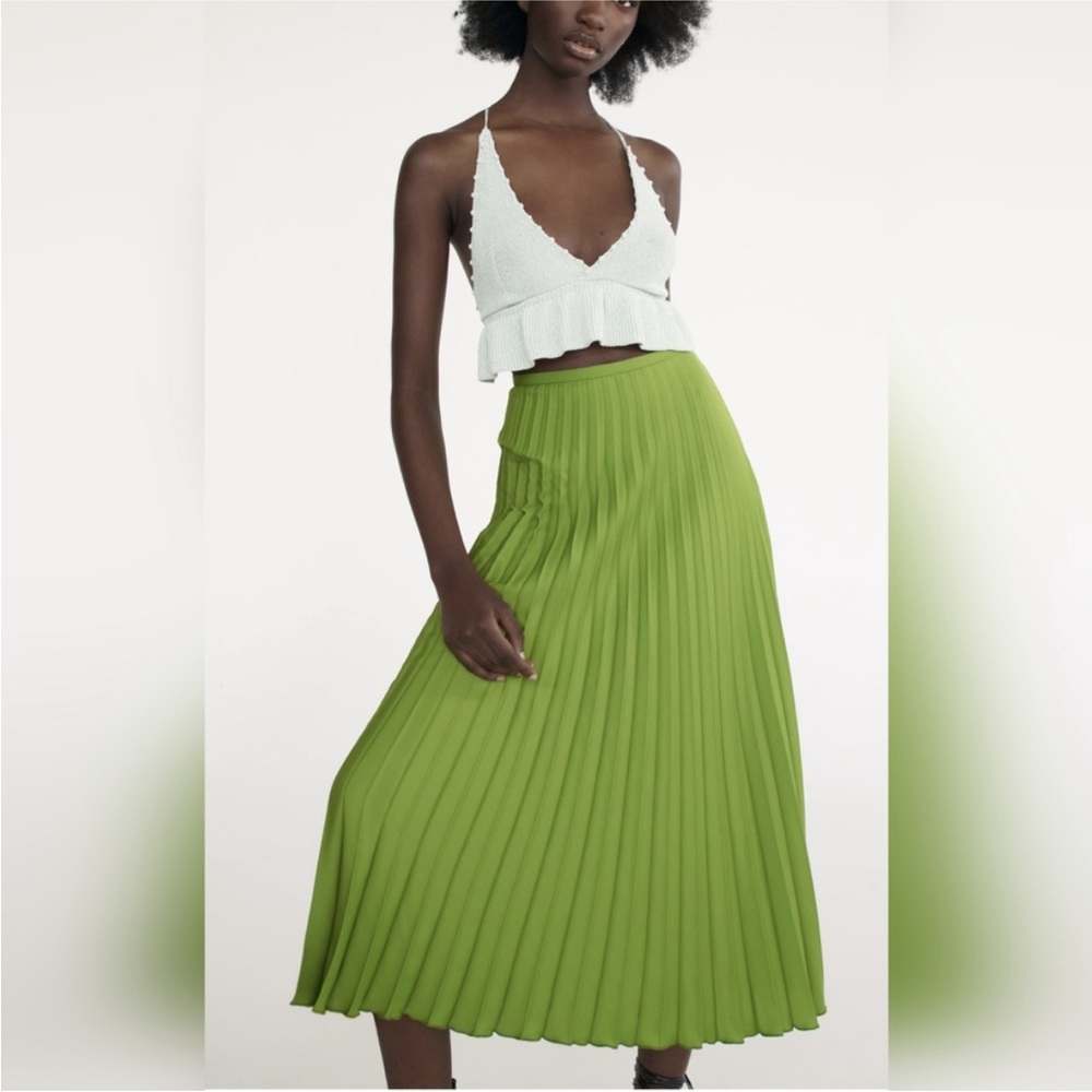 ZARA NWTs SATIN EFFECT PLEATED SKIRT GREEN